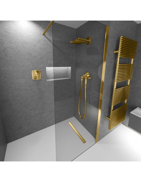 Modernes Duschkonzept Mit Hellem Mikrozementboden, Kombiniert Einer Badeinrichtung In Messing - Optik