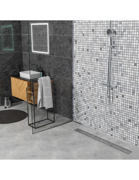 Mosaikwand, Graue Fliesen, 1 - Seitiges Gefälle & Ablauf Mit Silberne Glatte Edelstahlabdeckung