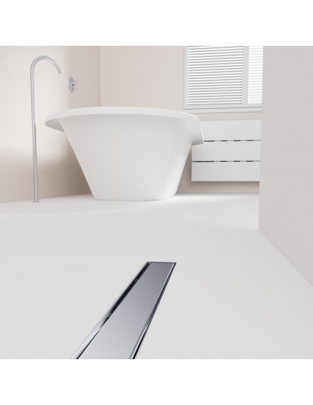 Modernes Badezimmer Mit Badewanne Und Silver Reversible Ablauf Im Weißen Boden