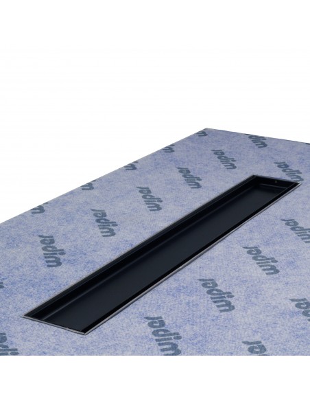 Gesamtansicht Des Black Reversible Ablaufs, Eingelassen In Nassraumwanne Auf Abdichtungsbahn – 