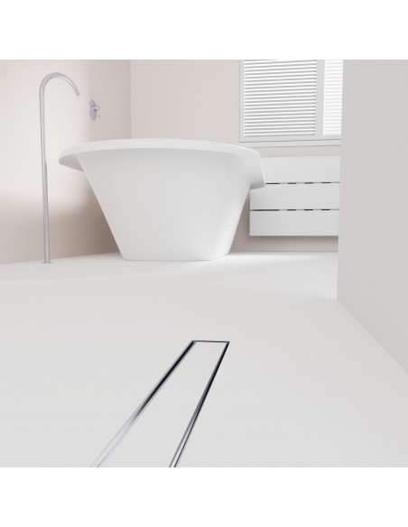 Modernes Badezimmer Mit Badewanne Und Silver Reversible Ablauf Im Weißen Boden