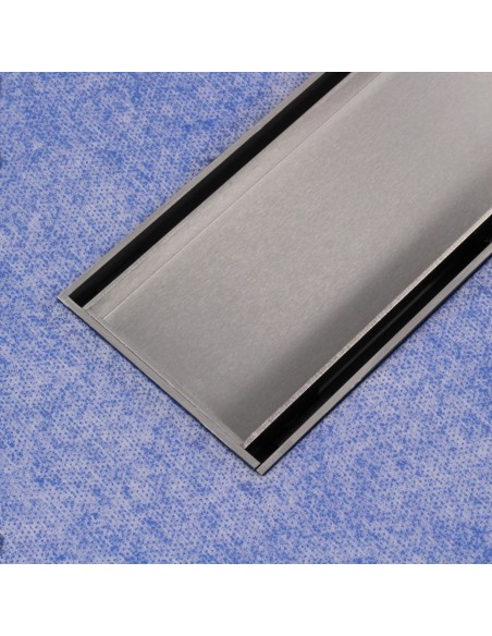 Seitennahaufnahme Der Silver Pure Ablaufabdeckung, Bündig Auf Abdichtungsbahn Montiert