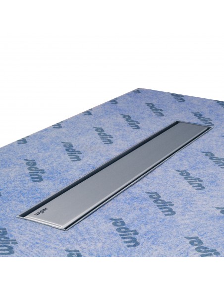 Gesamtansicht Des Silver Reversible Ablaufs, Eingelassen In Nassraumwanne Auf Abdichtungsbahn – 