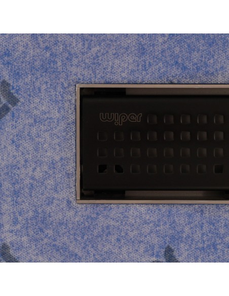 Gesamtansicht Des Black Sirocco Ablaufs, Eingelassen In Nassraumwanne Auf Abdichtungsbahn