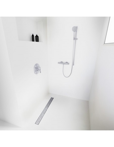 Helles Mikrozement - Bad Mit Silver Mistral Ablauf, Thermostat Und Nische