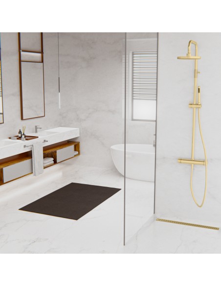 Geräumiges Marmorbad Mit Brass Zonda Ablauf Und Moderner Dusche