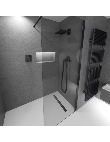 Graue Mikrozement - Dusche Mit Black Ponente Ablauf Und Schwarzer Glaswand