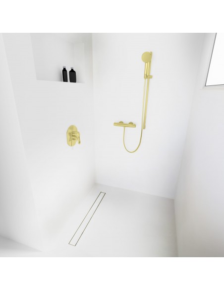 Helles Mikrozement - Bad Mit Gold Pure Ablauf, Thermostat Und Nische