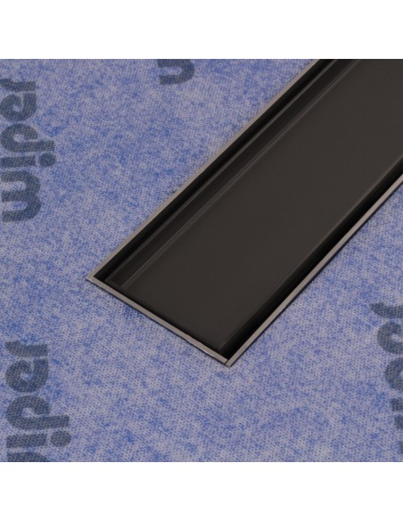 Seitennahaufnahme Der Black Reversible Ablaufabdeckung, Bündig Auf Abdichtungsbahn Montiert – 