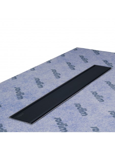 Gesamtansicht Des Black Reversible Ablaufs, Eingelassen In Nassraumwanne Auf Abdichtungsbahn – 