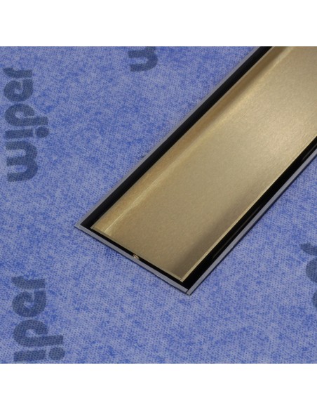 Seitennahaufnahme Der Gold Pure Ablaufabdeckung, Bündig Auf Abdichtungsbahn Montiert