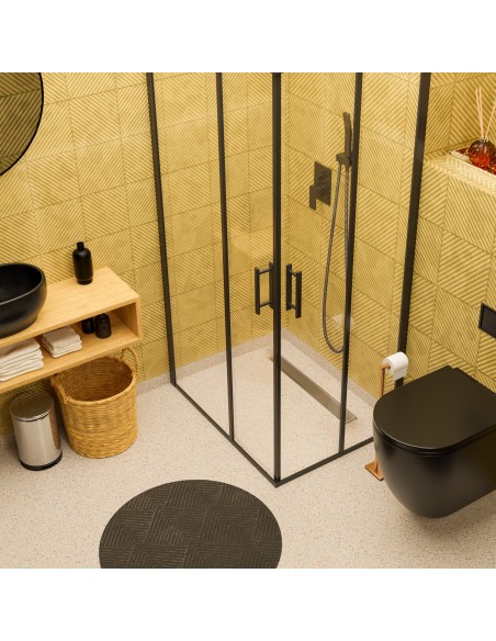 Showerlay Ponente In Einem Bad Mit Gelben Geometrischen Fliesen Und Eck - Glasdusche Mit Schwarzem Rahmen