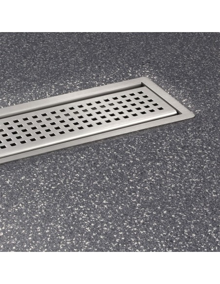 Sirocco Edelstahl - Linearablaufabdeckung Mit Kreismuster, Eingebaut In Dunklem Terrazoboden