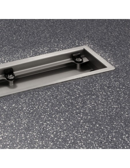 Wiper Drain VF Körper In Grauem Vinylboden Eingebaut, Ohne Abdeckung – Innenkanal Und Montageclips Sichtbar